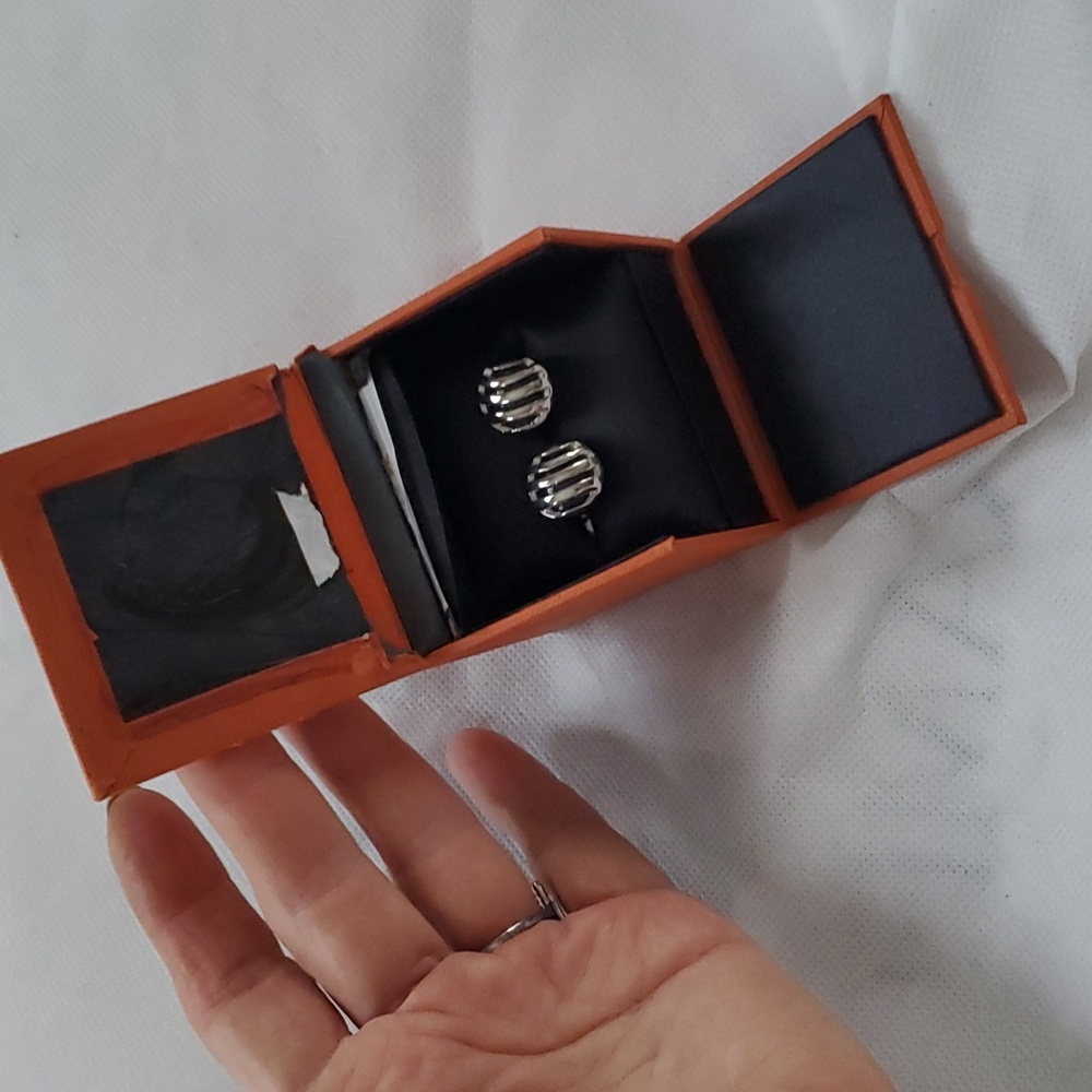 NIB Simon Carter cufflinks, box is unglued